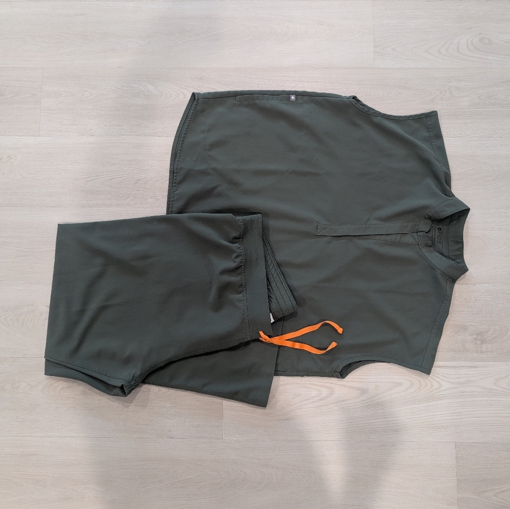 Figs scrub set - moss green - Rafaela top (XL) - Livingston pants (XXL)